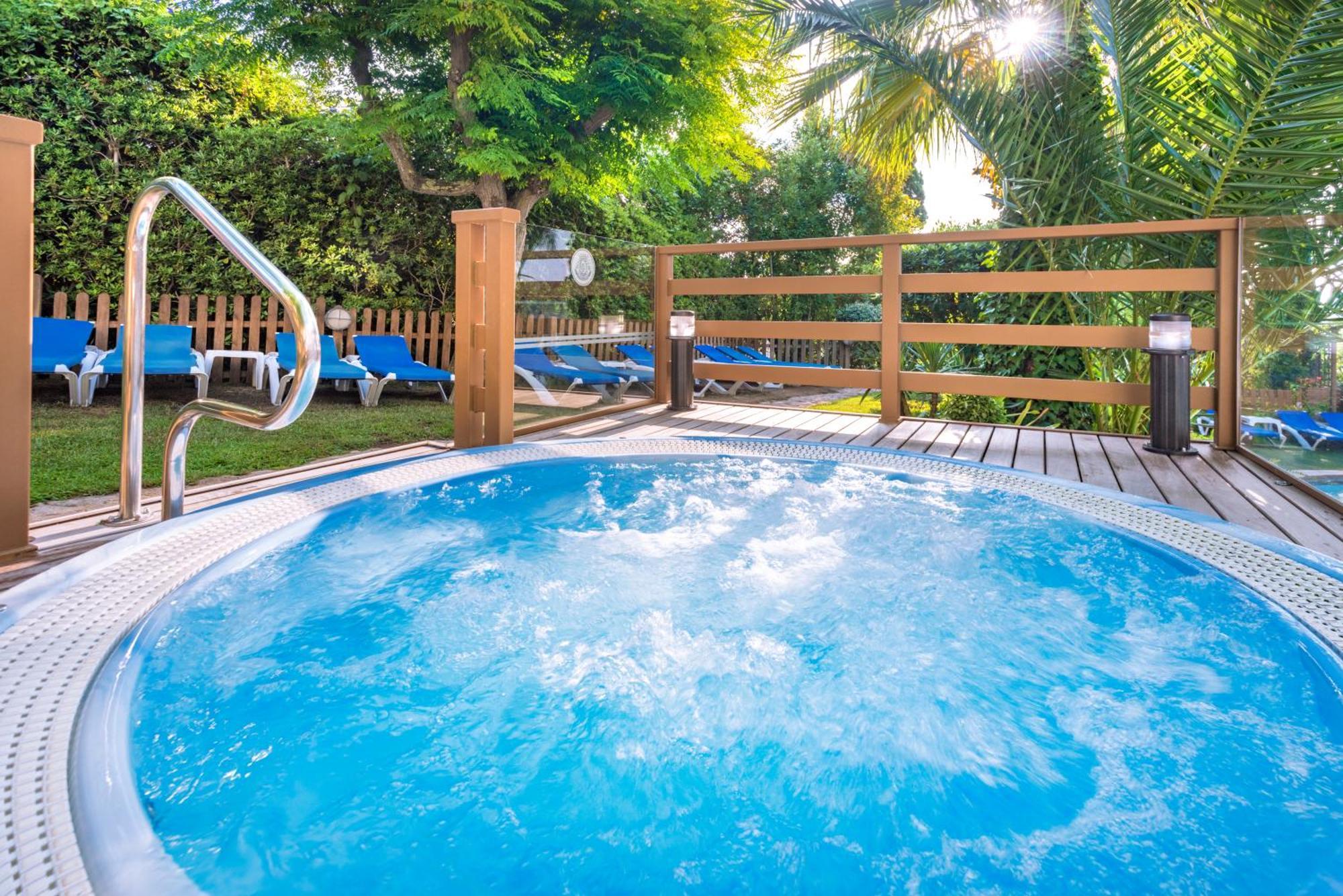Hotel Ght Neptuno-Tossa & Venus Spa Tossa de Mar Bagian luar foto